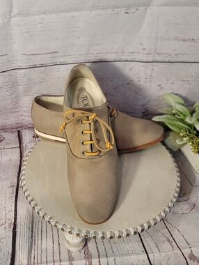 Tod's Women's Beige/Taupe  Oxford Lace-Up Shoes | Size 39EU/8.5US. Made in Italy